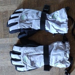 Girls glove size M